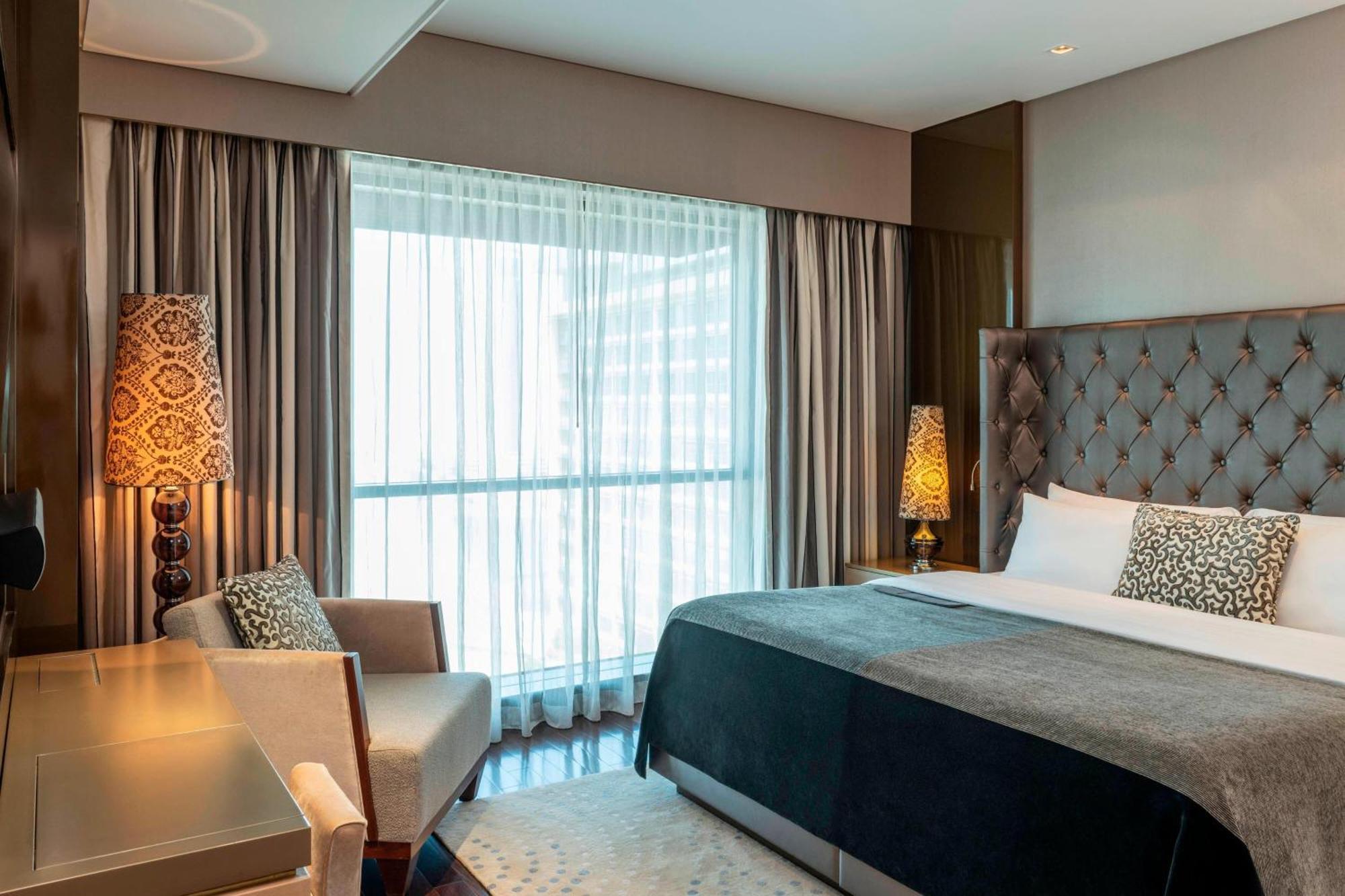 Le Meridien City Centre Bahrain Manama Exterior foto A bedroom at the hotel