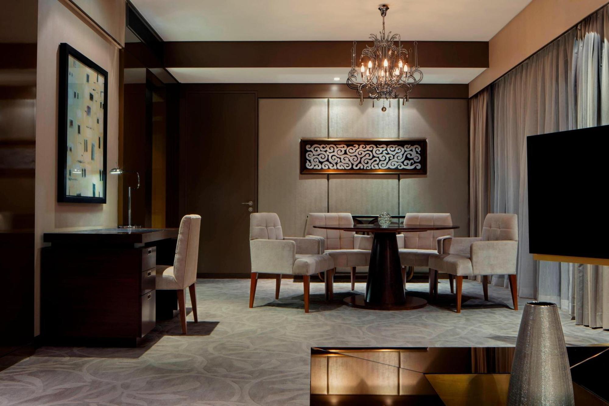 Le Meridien City Centre Bahrain Manama Exterior foto A suite at the Ritz-Carlton, Singapore
