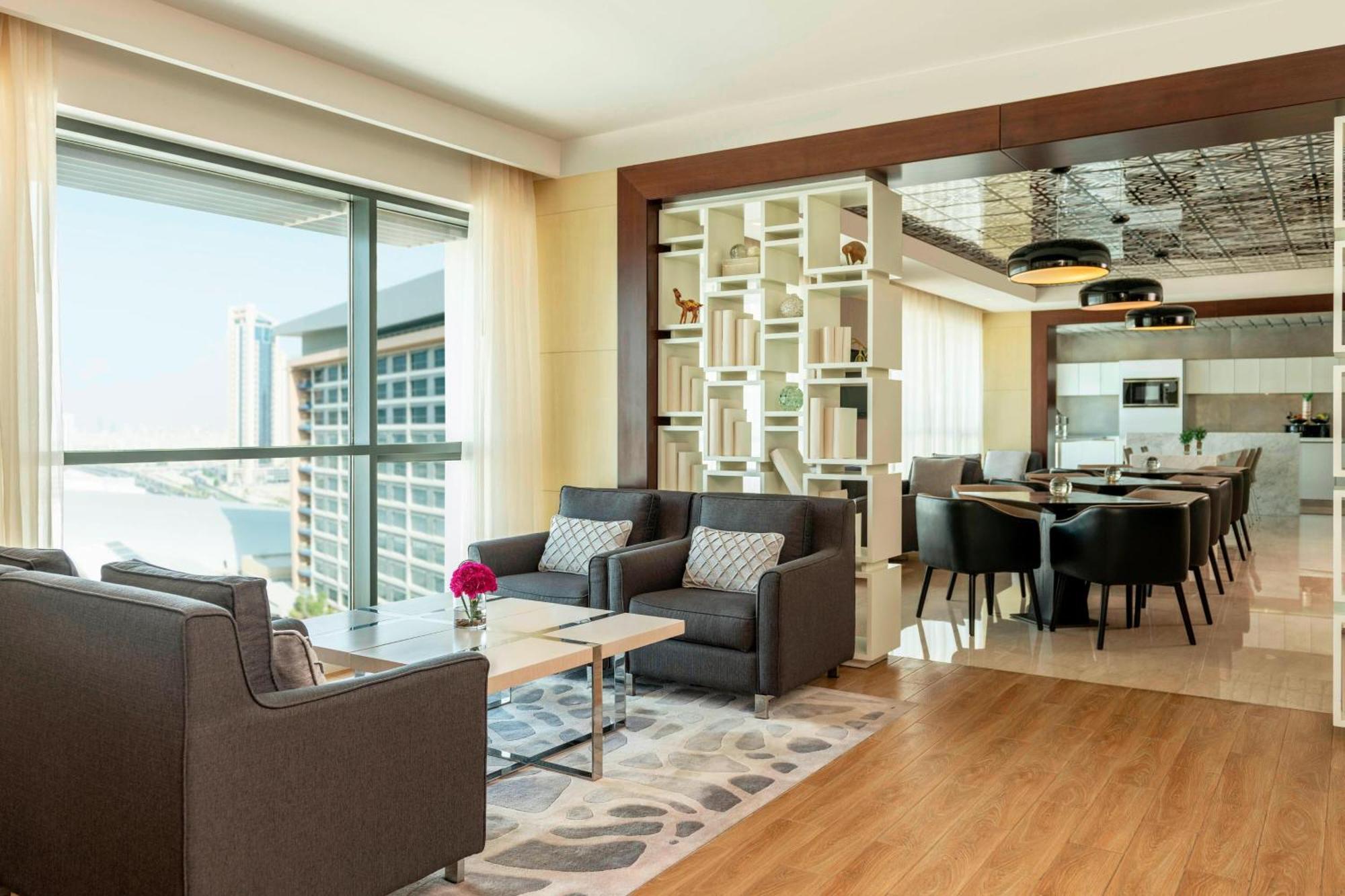 Le Meridien City Centre Bahrain Manama Exterior foto Club Lounge at the hotel