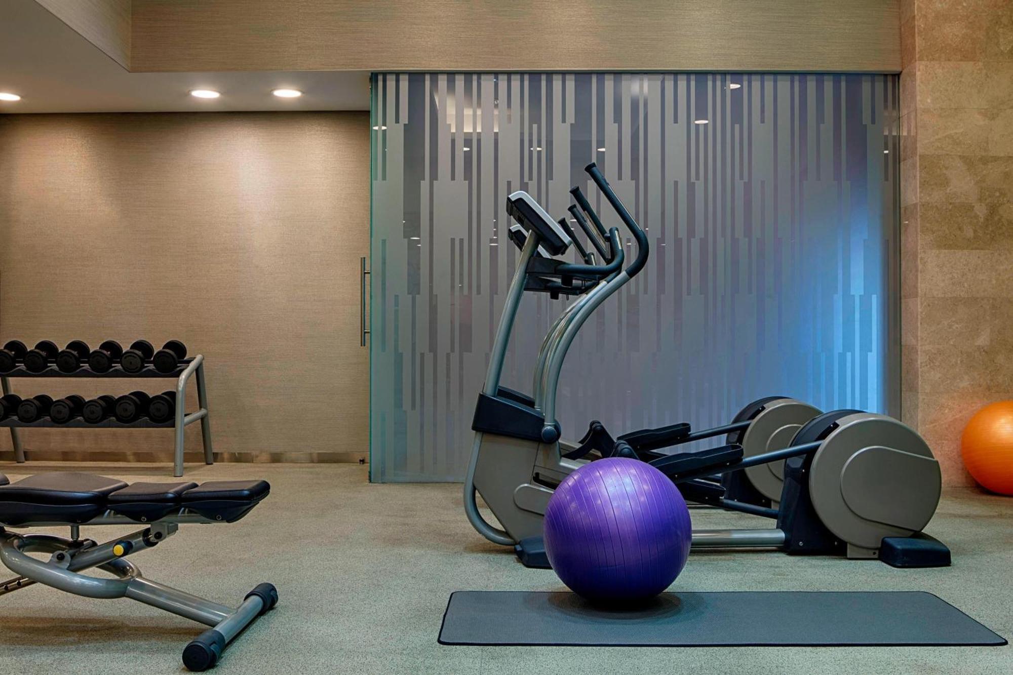 Le Meridien City Centre Bahrain Manama Exterior foto A typical gym